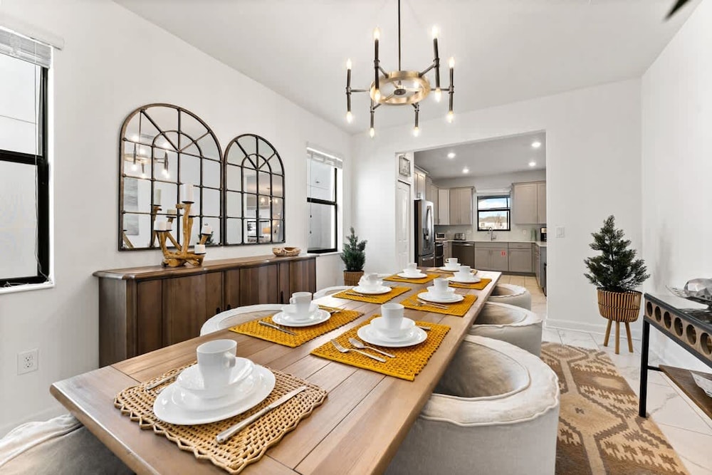 Luxury Decor 6BR at Storey Lake Sleeps 16 Sl2945