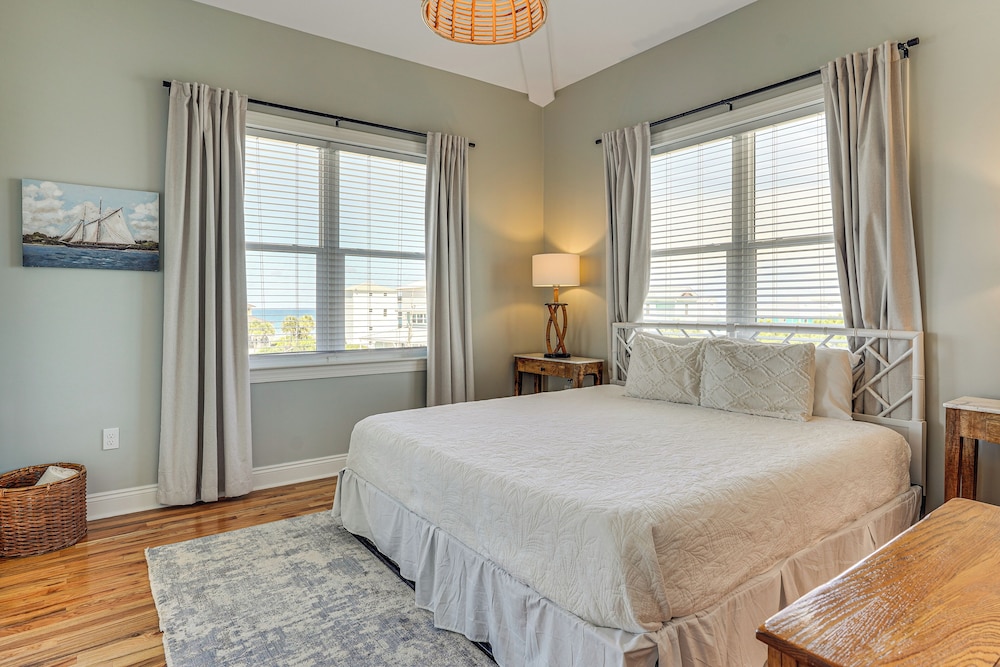 Walk to Ocean: Beach House w/ Pool in Port St Joe!