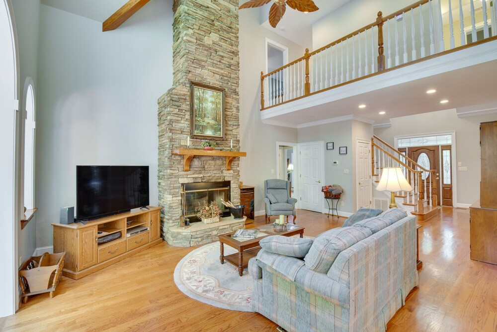 Anderson Vacations - Lakefront Hartwell Retreat w/ Gas Grill  Deck! - Property Image 5