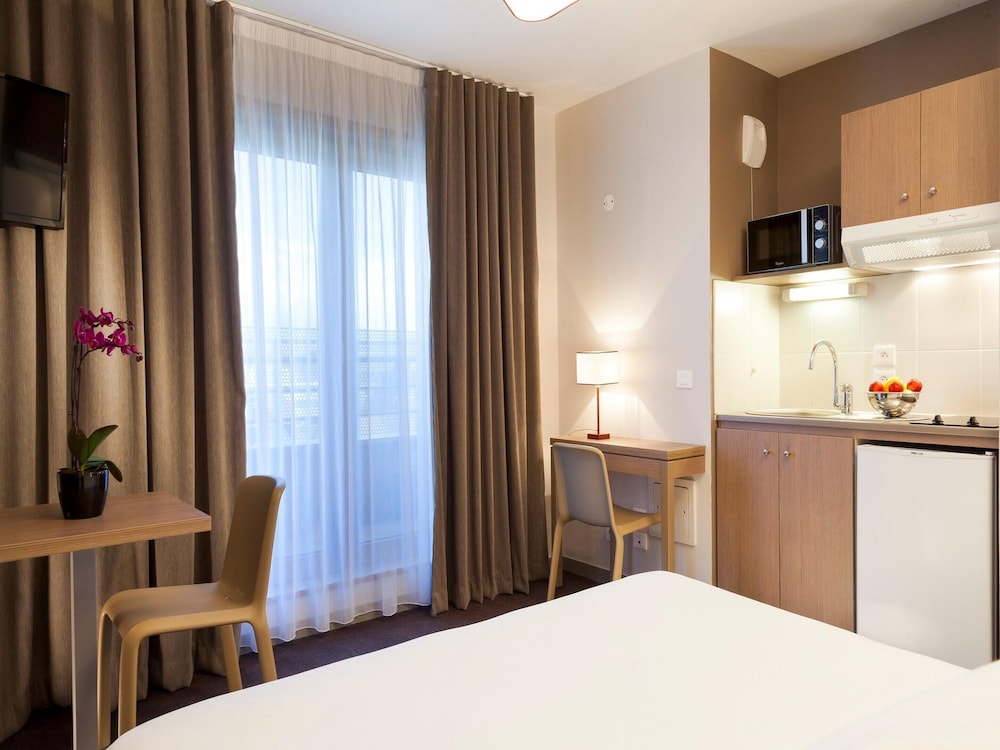 Cozy Retreat Near Geneva for 2 Guests