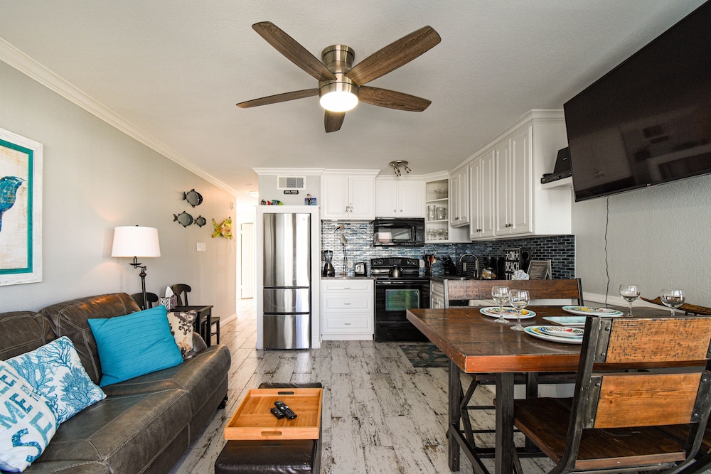 Seascape 1318 1 Bedroom Condo by RedAwning