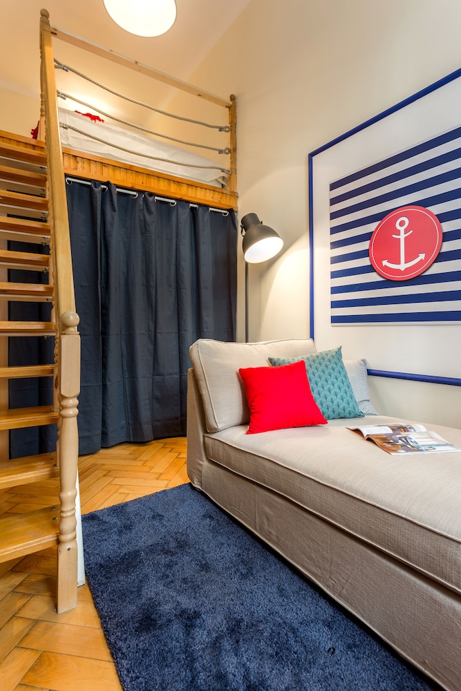 Jokai 3 Apartment