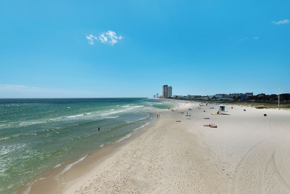 Searenity Awaits: 2-bd, 2-ba Coastal Escape! Perfect for 5! Pet Friendly!