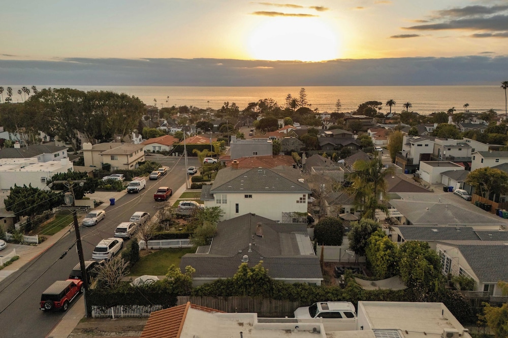 La Jolla Stay w/ Firepit & Walk to Beach Arenas