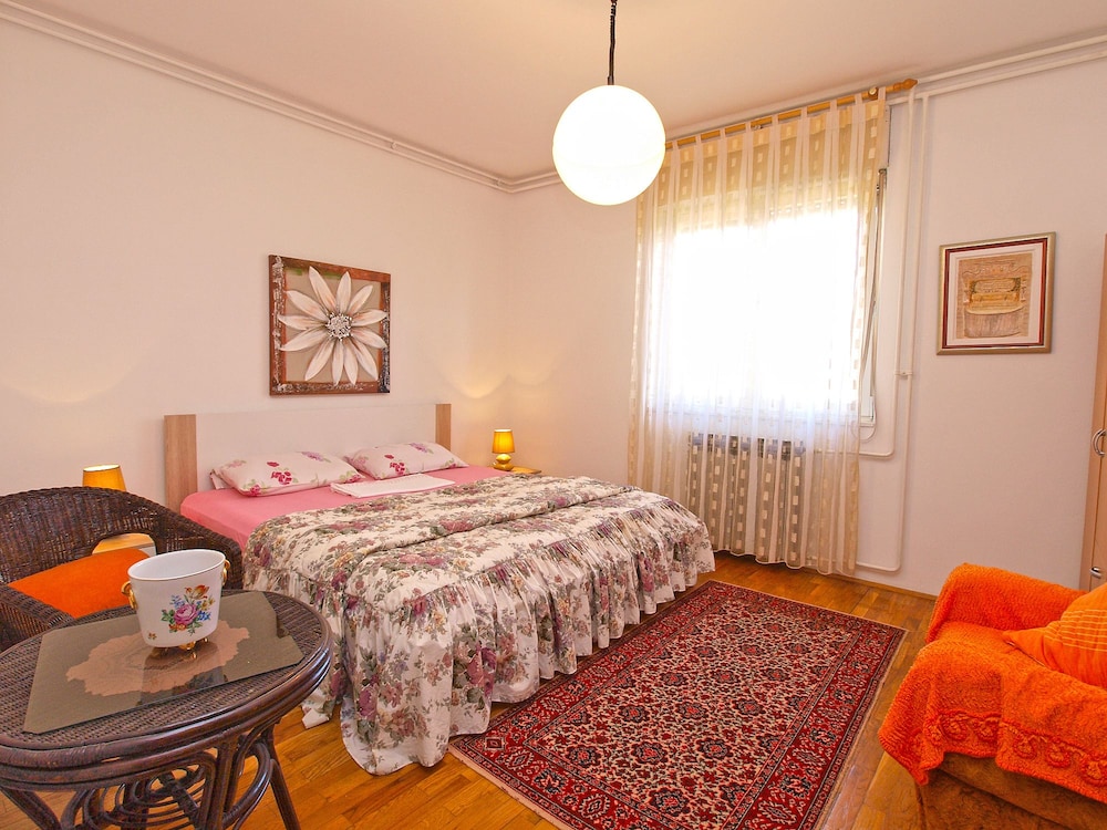 Apartments Vladislava 906