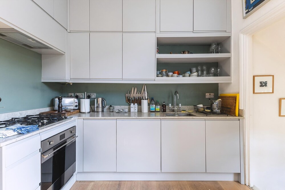 Leafy & Stylish Brixton Retreat