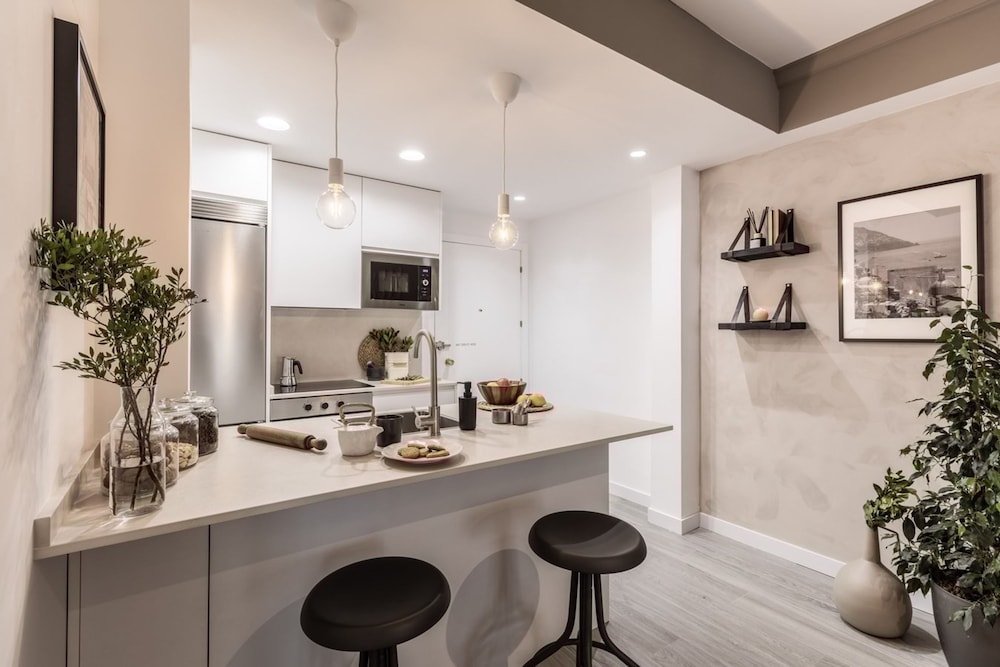 Mondragone - 1 Bedroom and Terrace in Goya