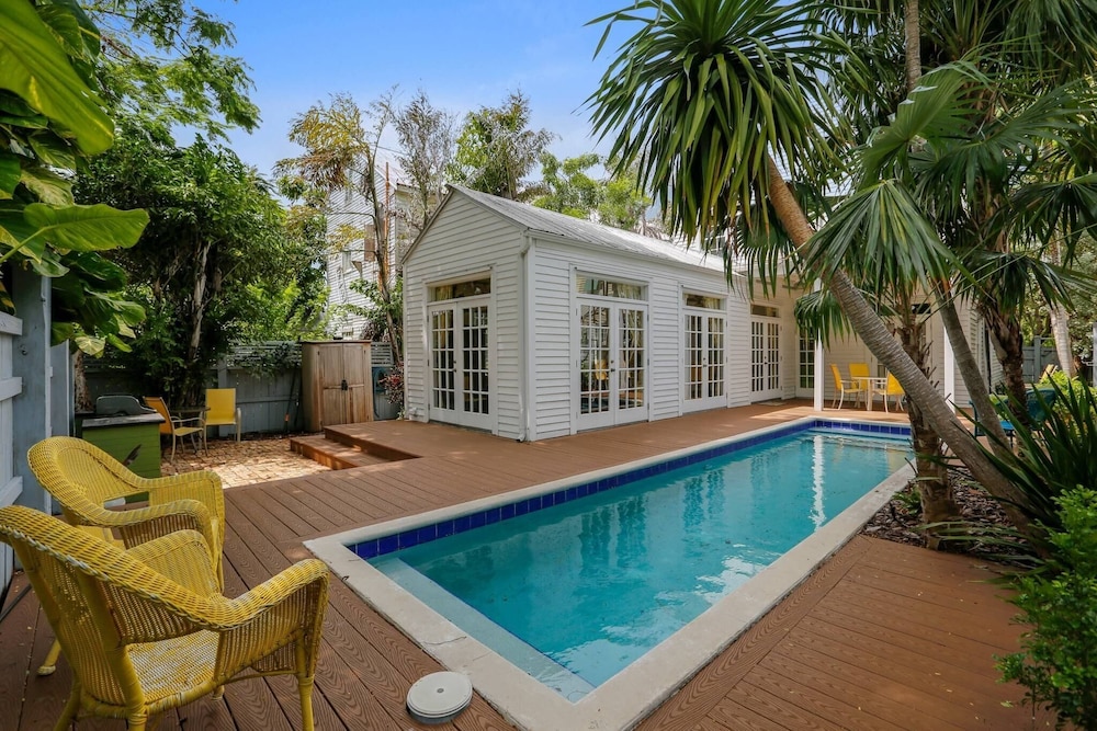 Lighthouse Villa by Avantstay Walk to Southernmost Point w/ Private Pool & Patio Month Long Stays view 4