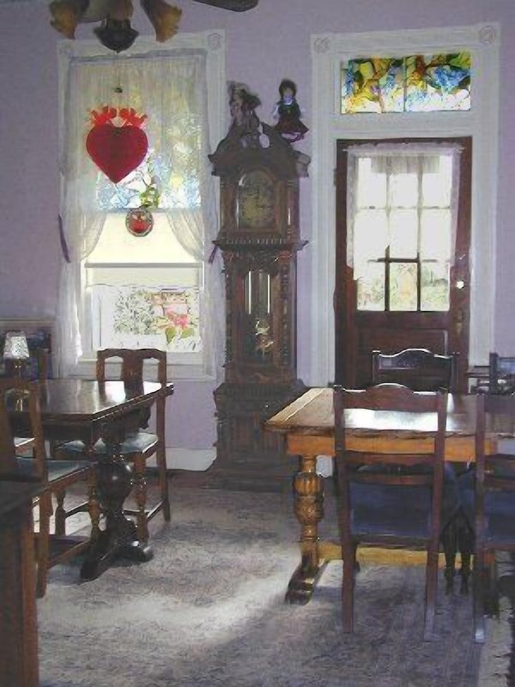 Robins Nest Bed & Breakfast
