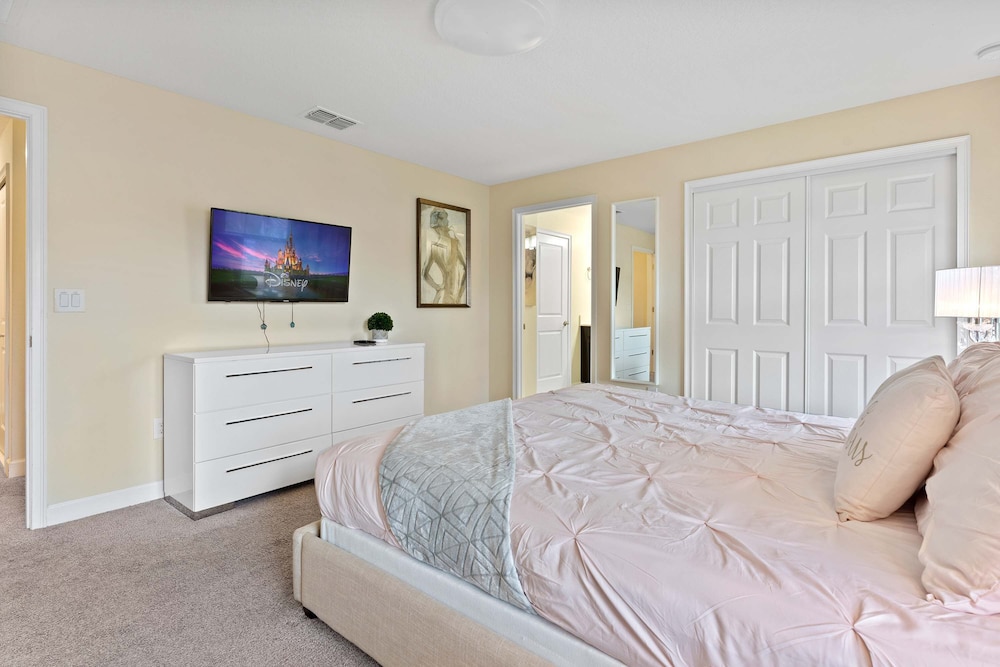 Themed Mickey Bedroom 4BR up to 8 People