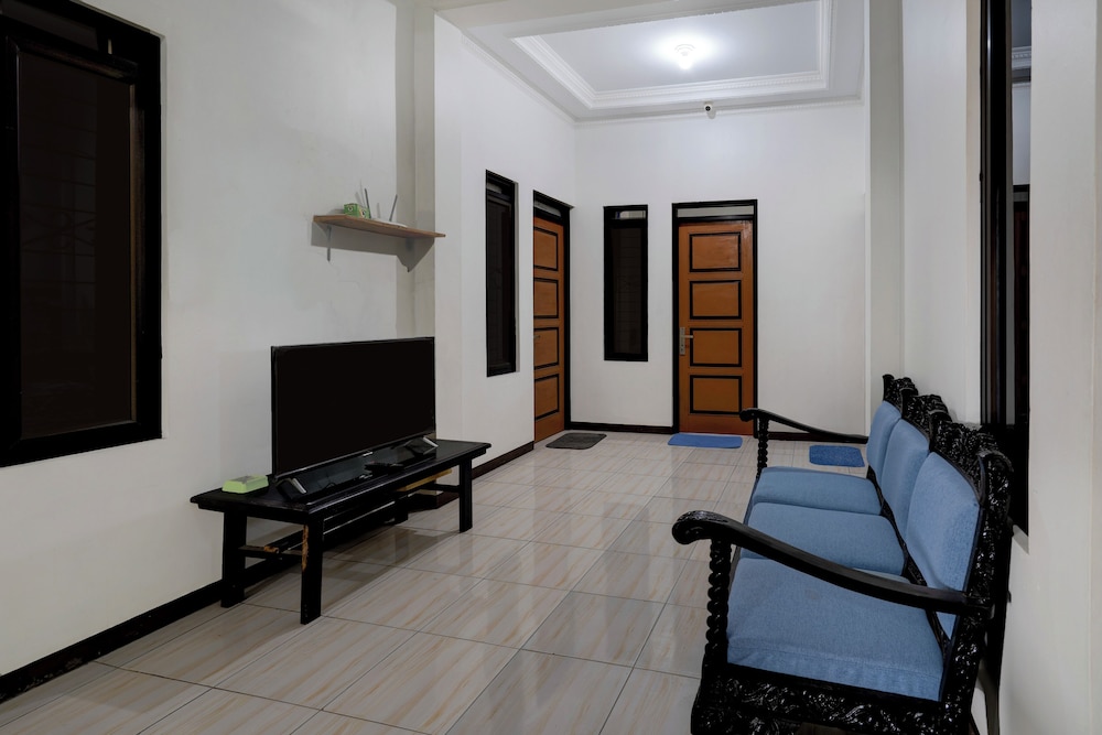 Hotel O 94843 Syariah Hj. Lilis Sukabumi