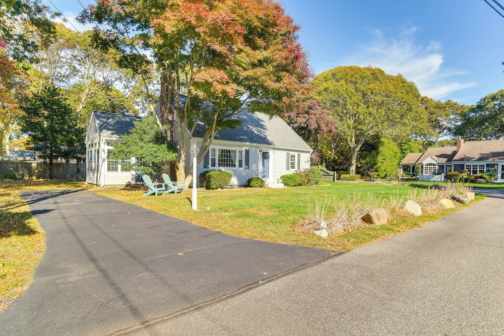 Bike to Private Beach: Cape Cod Escape w/ Sunroom