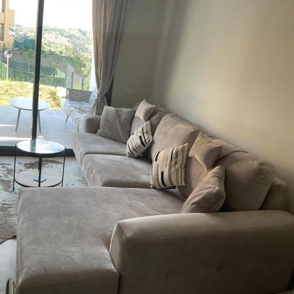 6 Guests - 3 Bedrooms - Private Garden - Pool