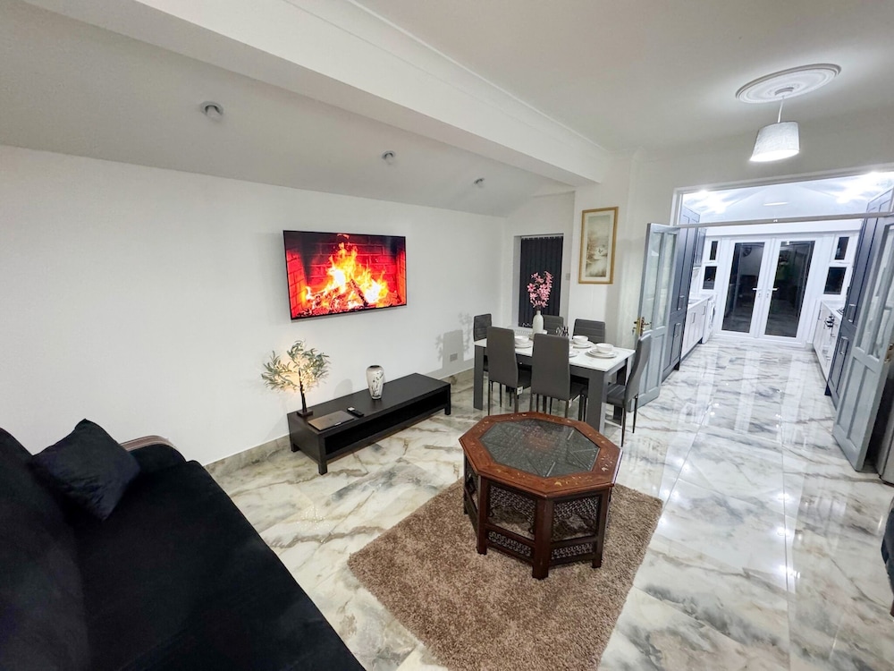 Modern North London Retreat - 7 Bedrooms