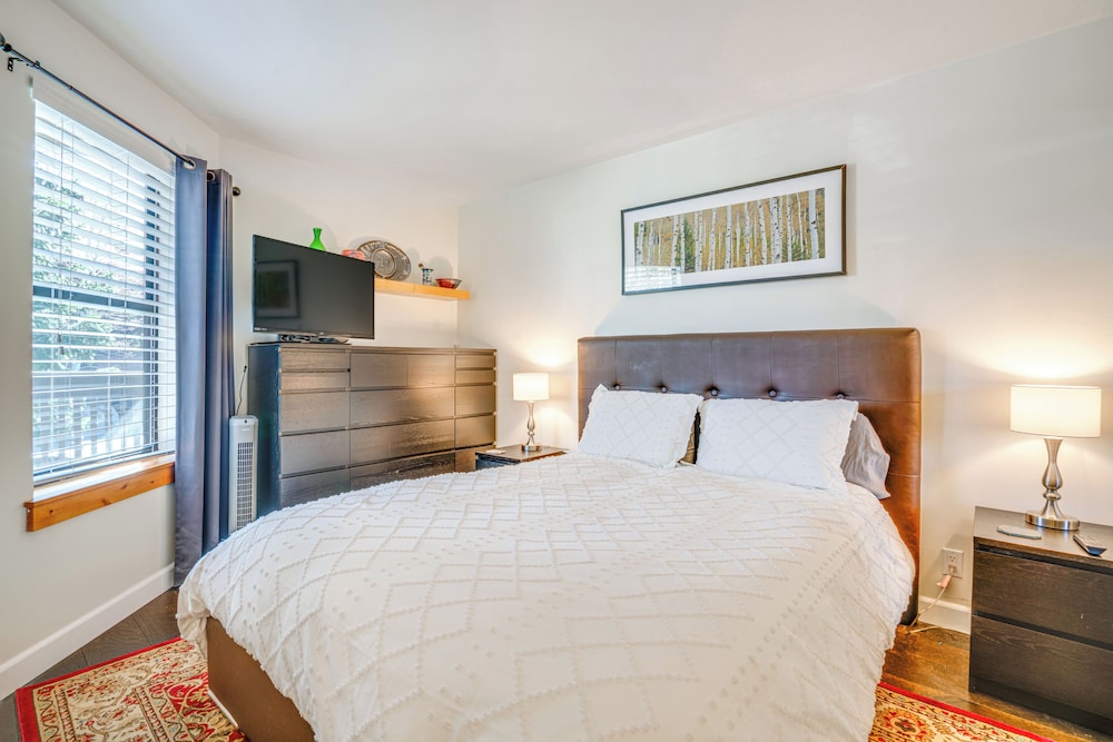 1/2 Mi to Dtwn Frisco: Mtn-view Condo w/ Pool!
