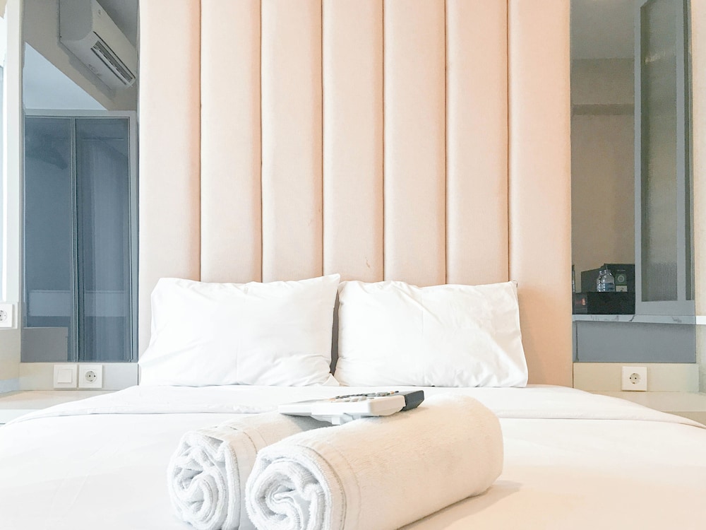 Modern and Comfortable Studio at Benson Supermall Mansion Apartment