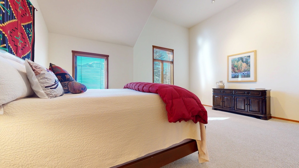 Snowcreek V #819 4 Bedroom Condo