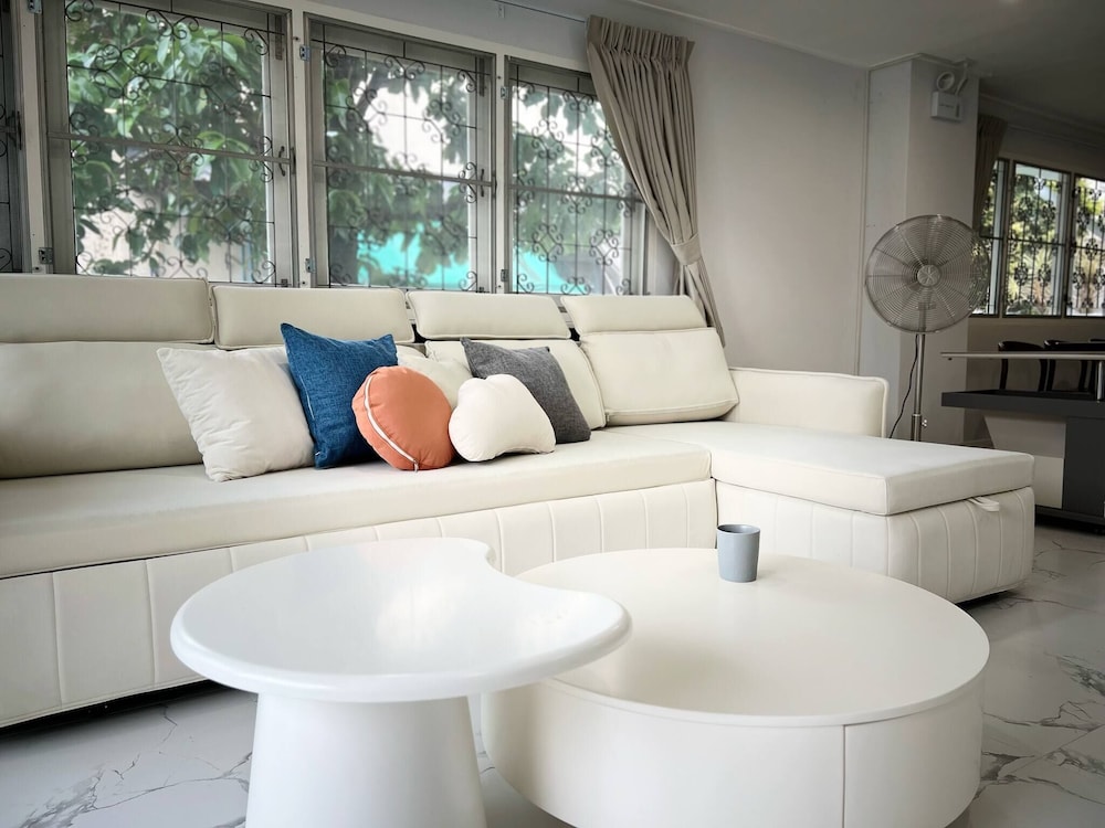 5 Beds 452sqm With Private Garden Pet-friendly Cctv Quiet and Homey