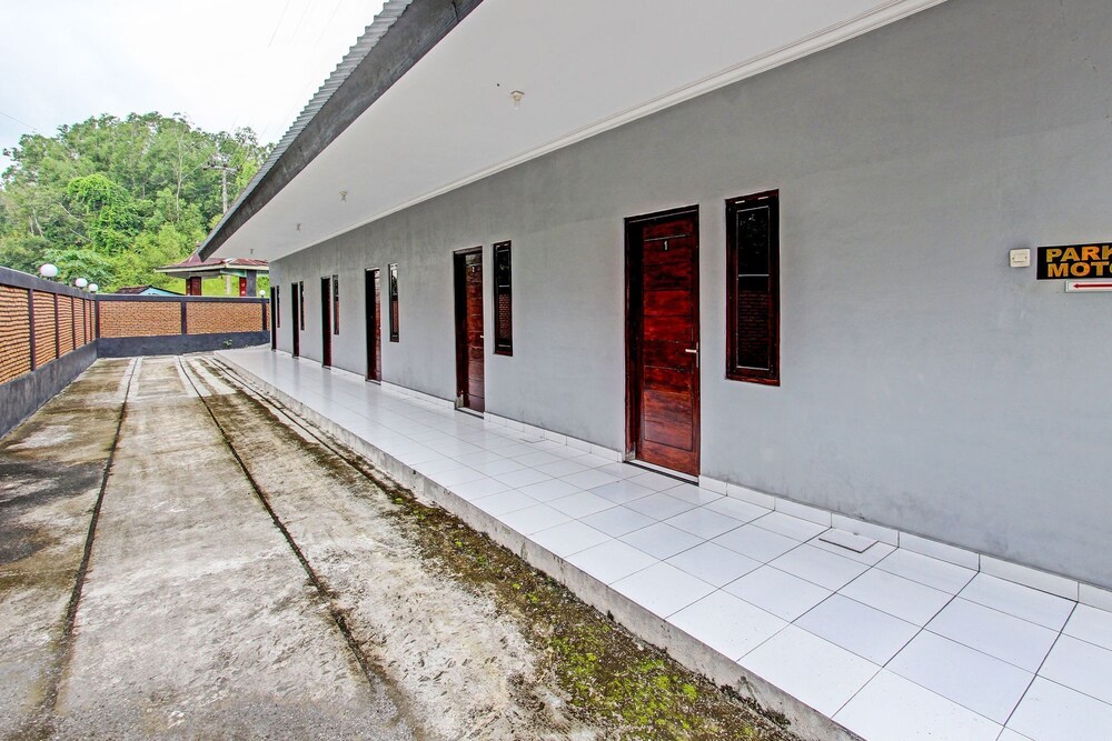 OYO 92289 Hotel Aji Kusuma