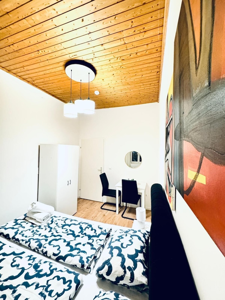 Elegant Five Bedroom Residence Alterlaa
