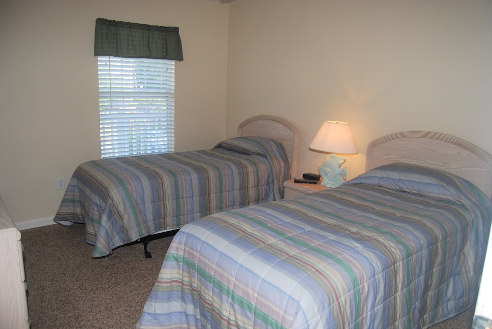 Fairways At Riveroaks 23d 3 Bedroom Condo by RedAwning