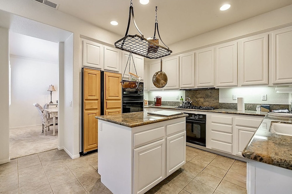 Allura Carmel Valley - 4 BR 4 BA