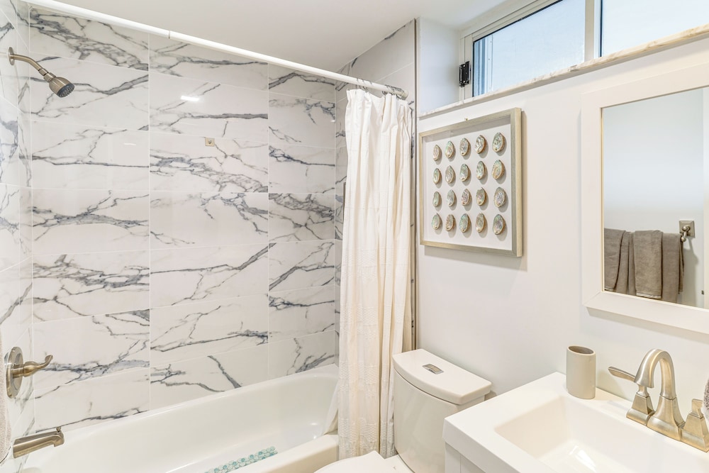 Pool & Beach Access: Vero Beach Condo!