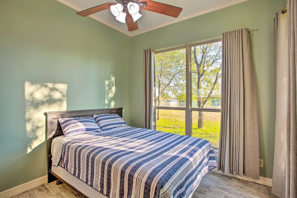 Gainesville Vacations - Charming Gainesville Retreat: Barn, Horses Welcome - Property Image 4