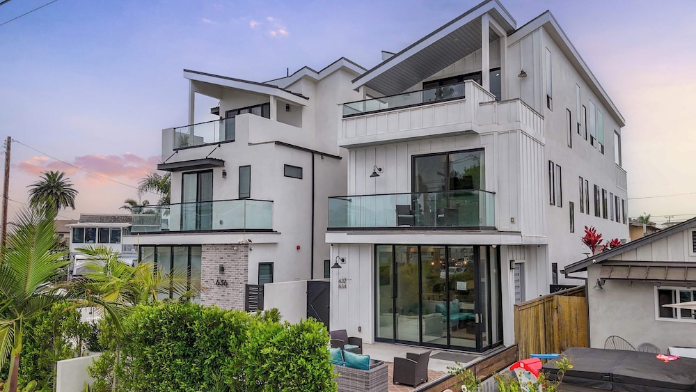 @ Marbella Lane - Luxi 4BR Haven w/ Skyscape Views