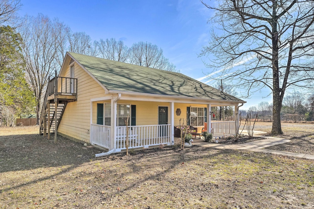 Dog-friendly Senatobia Cottage w/ Fishing Pond! - Property Image 3