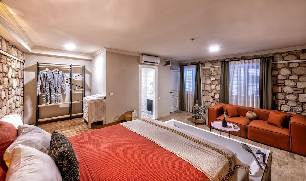 Noa's Boutique Hotel - Image 35