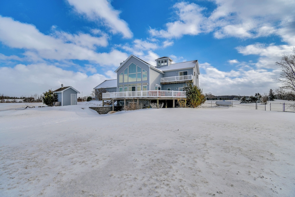 The Gathering Place: Rushville Home w/ Hot Tub