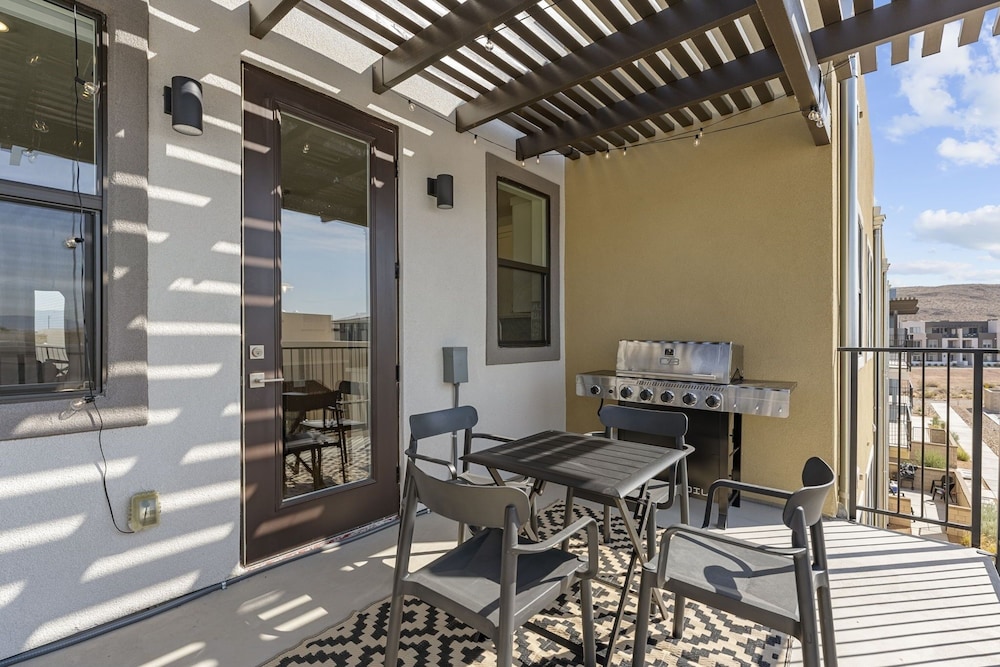 St. Gorgeous 3 Bedroom Condo