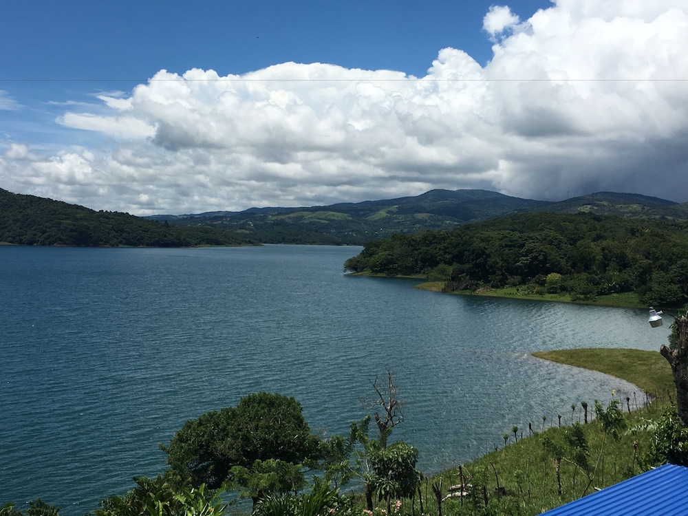 BlueBay Bugenvil Lake Lodge