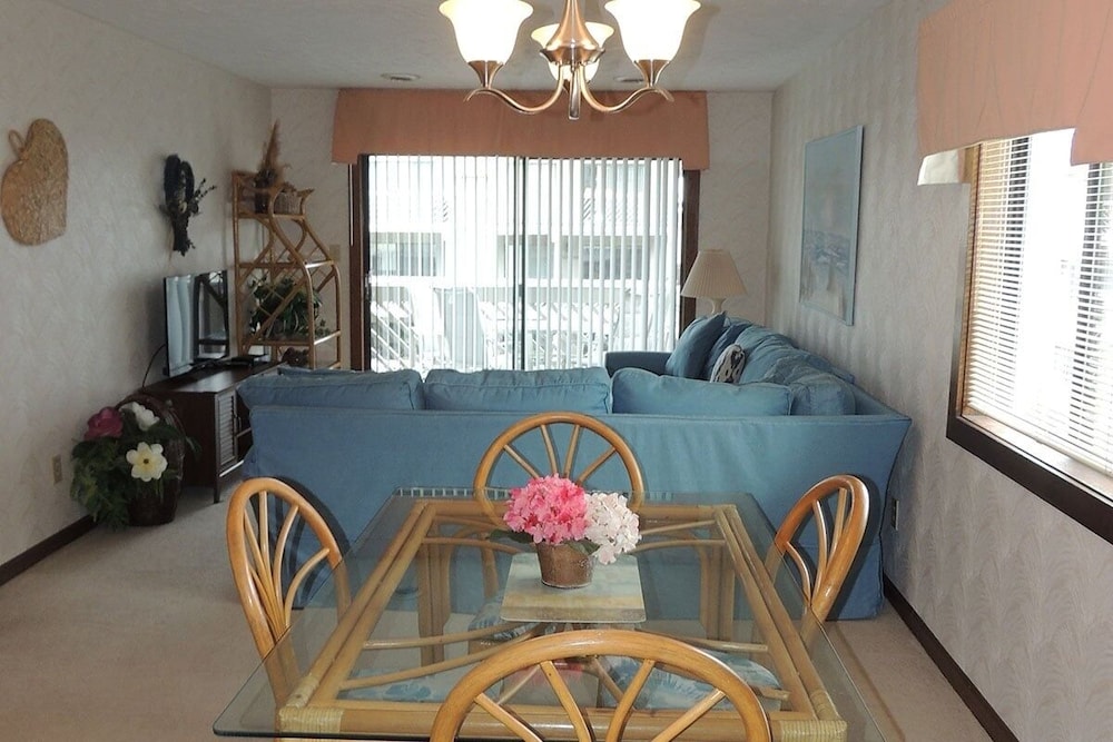 Shipwatch Pointe Ii M201 2 Bedroom Condo