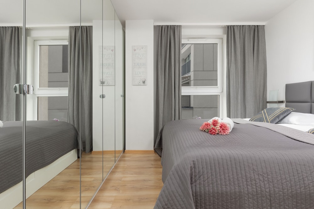 Apartment Wawrzyszewska by Renters view 3