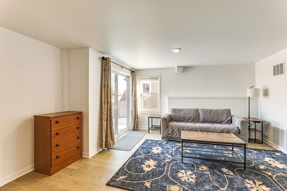 10 Mi to Dtwn Madison: Home w/ Large Yard!