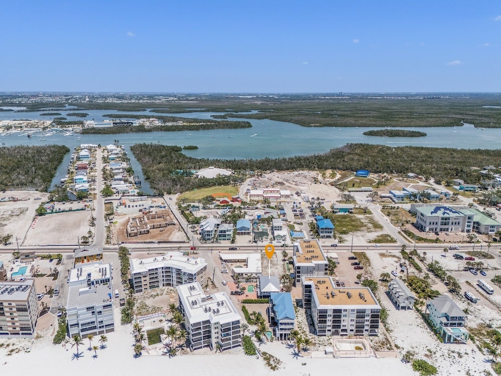 50 Starfish Shack: 3br/2ba Pool Home! 3 Bedroom Home