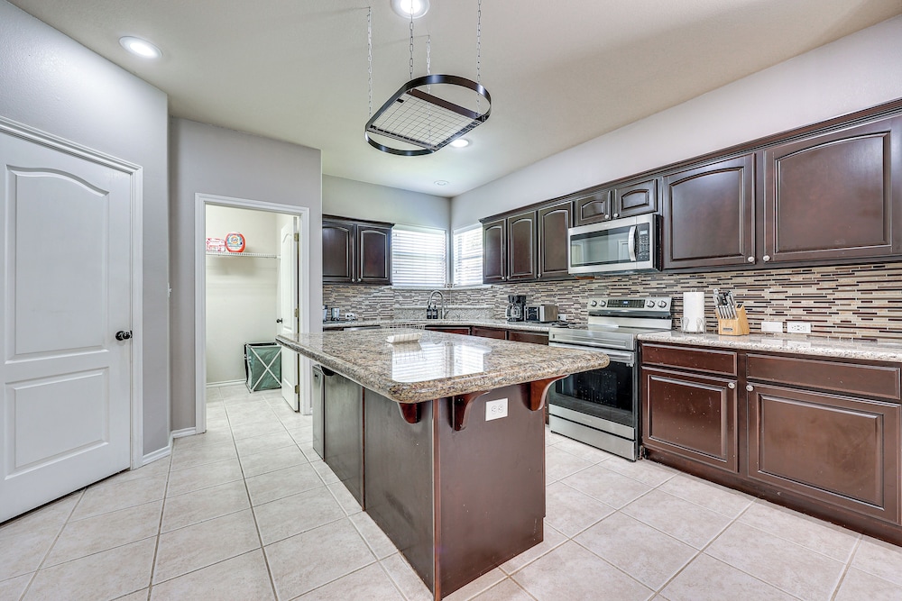 Private Theater & Pool: Spacious Mission Home