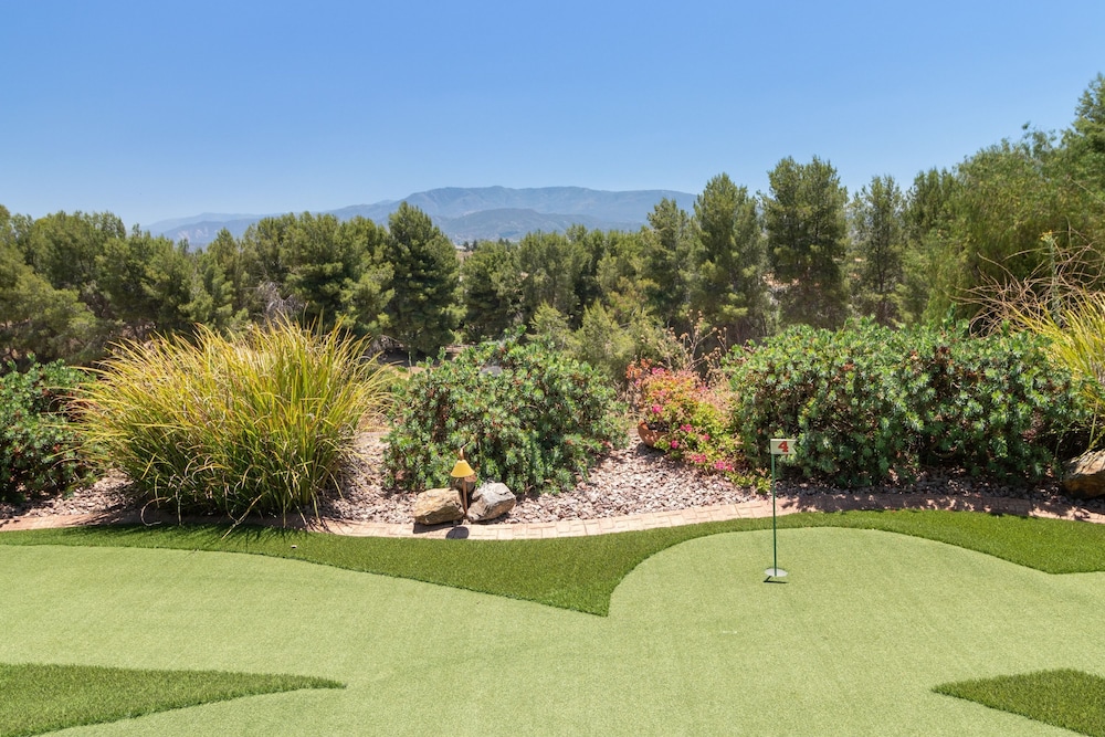 Bear Bridge by Avantstay Hilltop Haven in Temecula w Views Putting Green Hot Tub