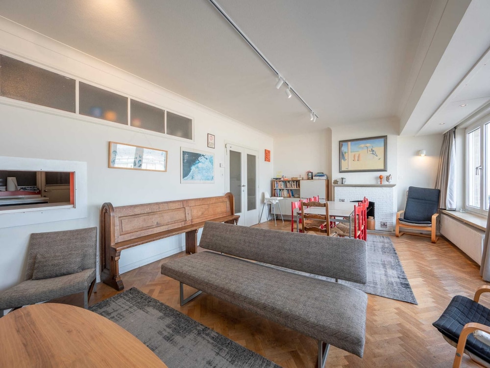 Apartment in Duinbergen by the Sailing School