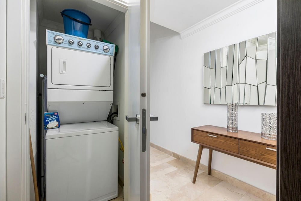 2BR Condo 5 Location w Amazingviews Pool GYM