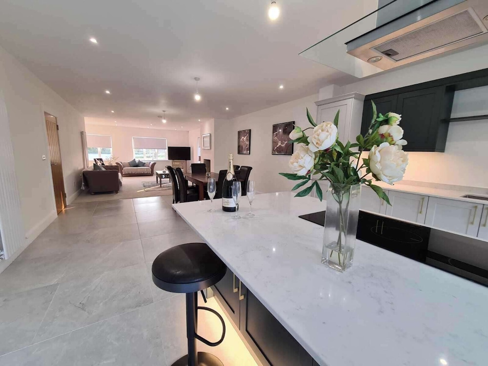 Cosy New 4 bed in Ramsgate Close to Quex Park