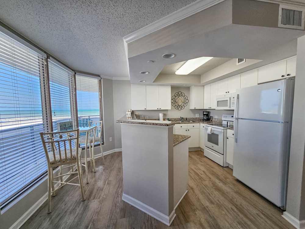 Brighton 103, Ocean View Condo, Full Amenities. 2 Bedroom Condo