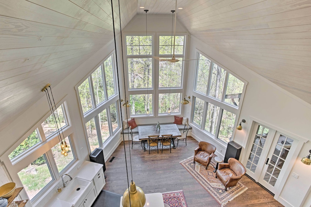 Spartanburg Vacations - Enchanting Tryon Home w/ Hot Tub  14 Mi to Tiec! - Property Image 1