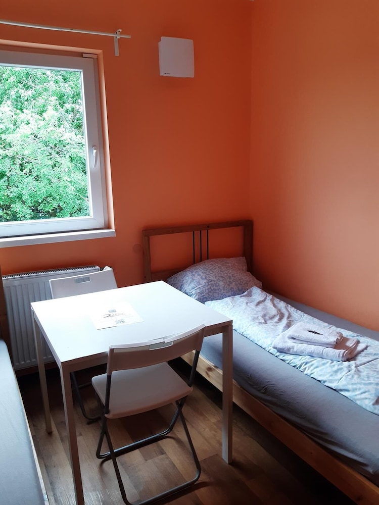 2-Rent Group Hostel Rooms&Apartments TUB19A