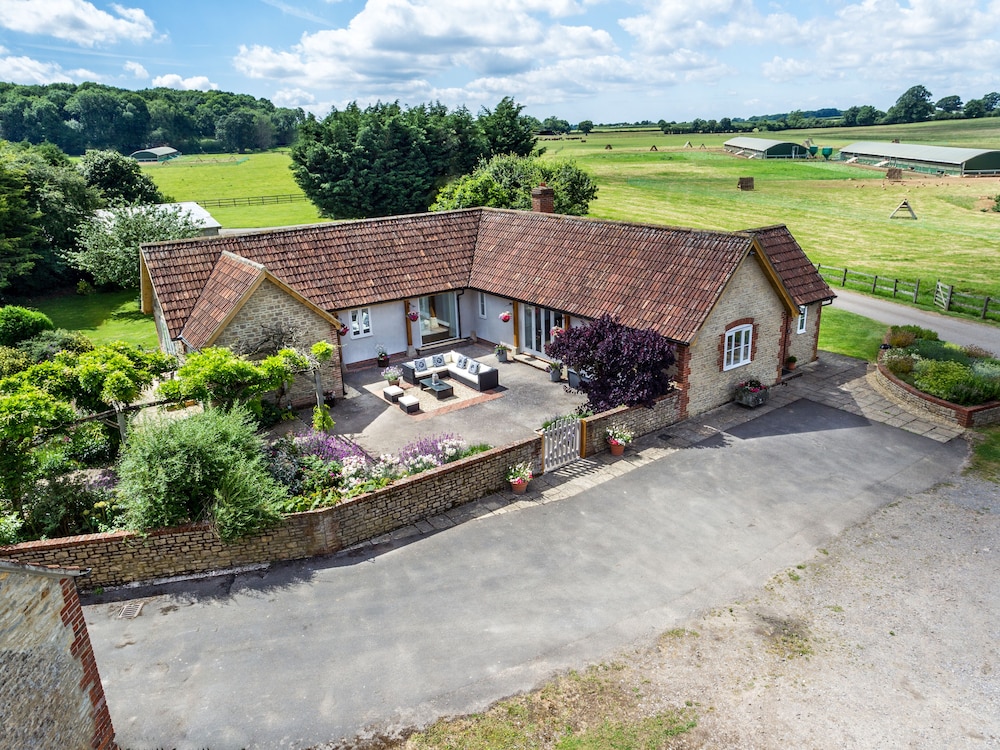 Chippenham Vacations - The Farm House  Nables Farm - Property Image 1