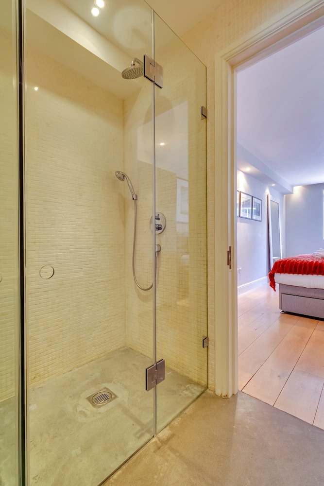 Luxe 4-bed Mews Home - 10 min to Harrods