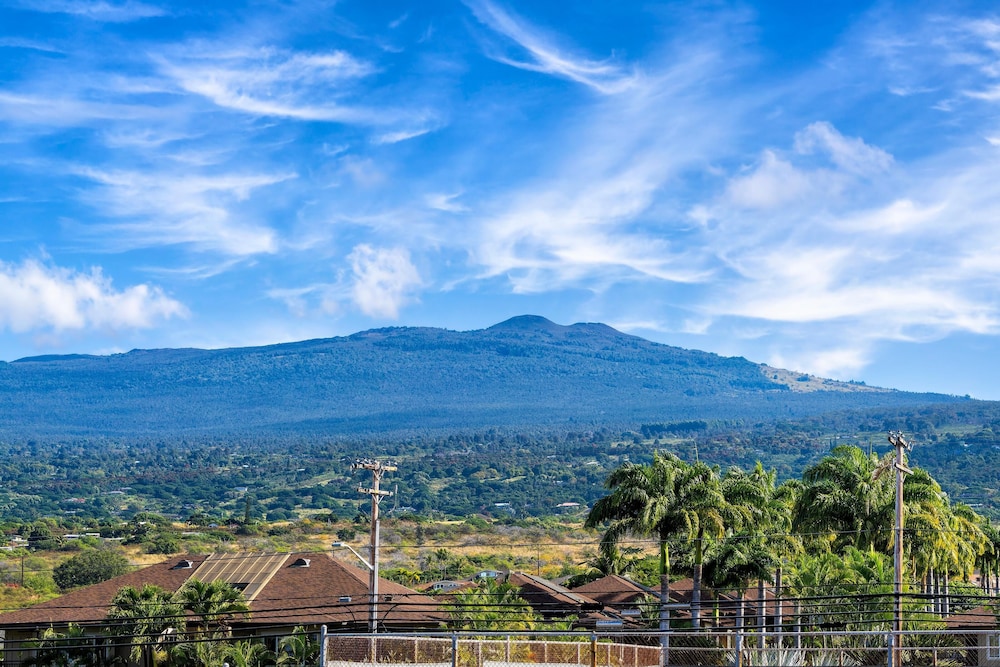 Kona Makai 1-204 Oceanview! AC! Remodeled! 2bd/2ba