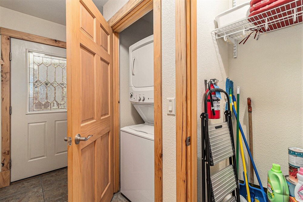 Solitude Beaver #3 - Estes Park 2 Bedroom Condo by RedAwning
